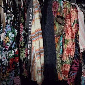 Mystery Box Of Womens Clothing 10 Pc. Or 5 lbs